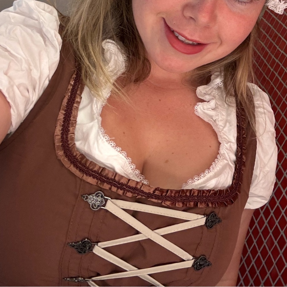 White Ruffled Women's Dirndl Oktoberfest Under Top - Picture 5 of 9